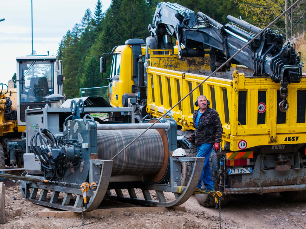 Betta Montaggi - Siamo specializzati nel noleggio di teleferiche e posa di impianti a fune, opere civili.
