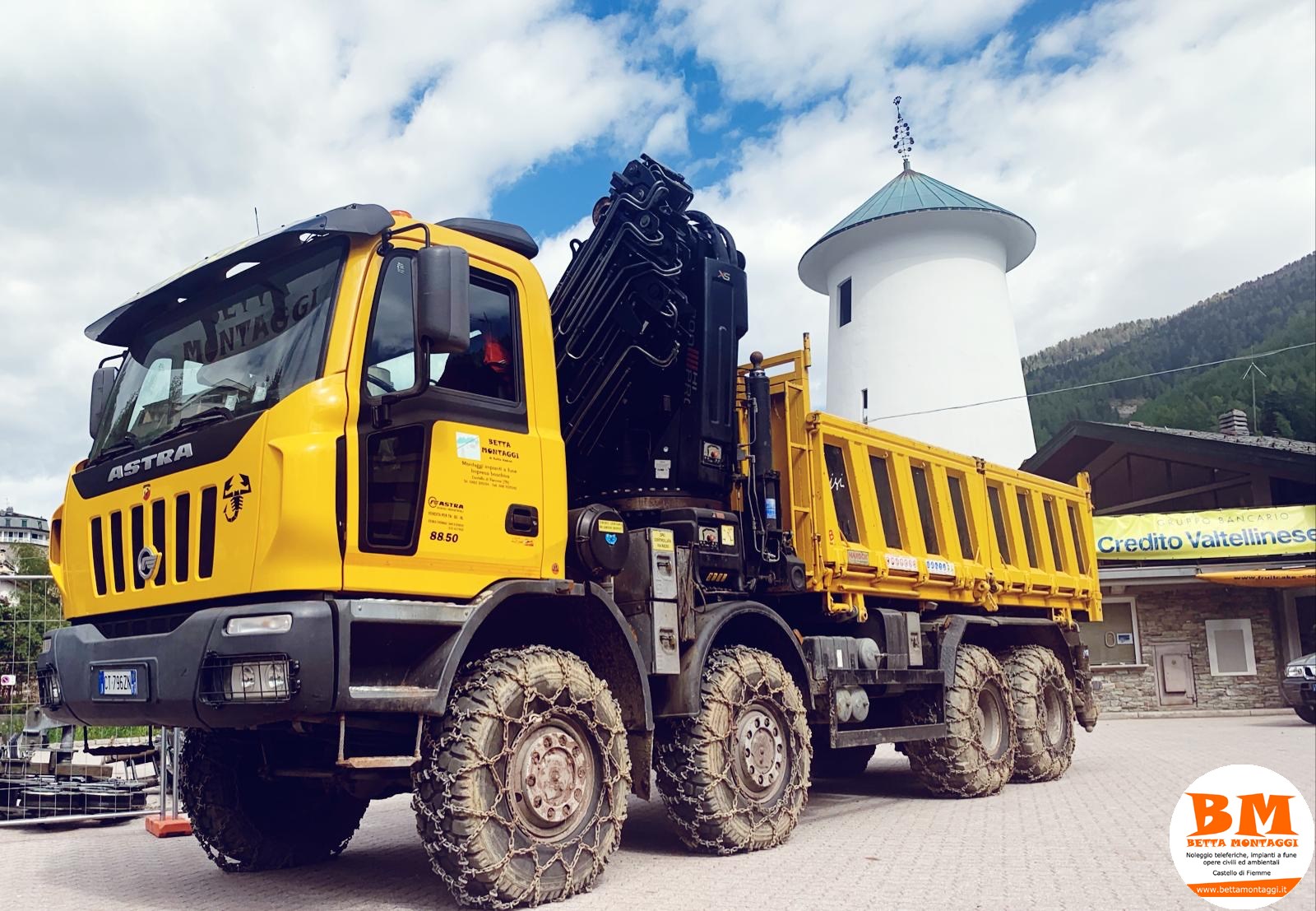 Camion Astra 8 x 8 con Gru Hiab 700 - Betta Montaggi Castello di Fiemme Trentino Dolomiti