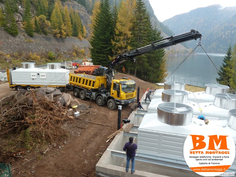 Camion Astra 8 x 8 con Gru Hiab 700 - Betta Montaggi Castello di Fiemme Trentino Dolomiti