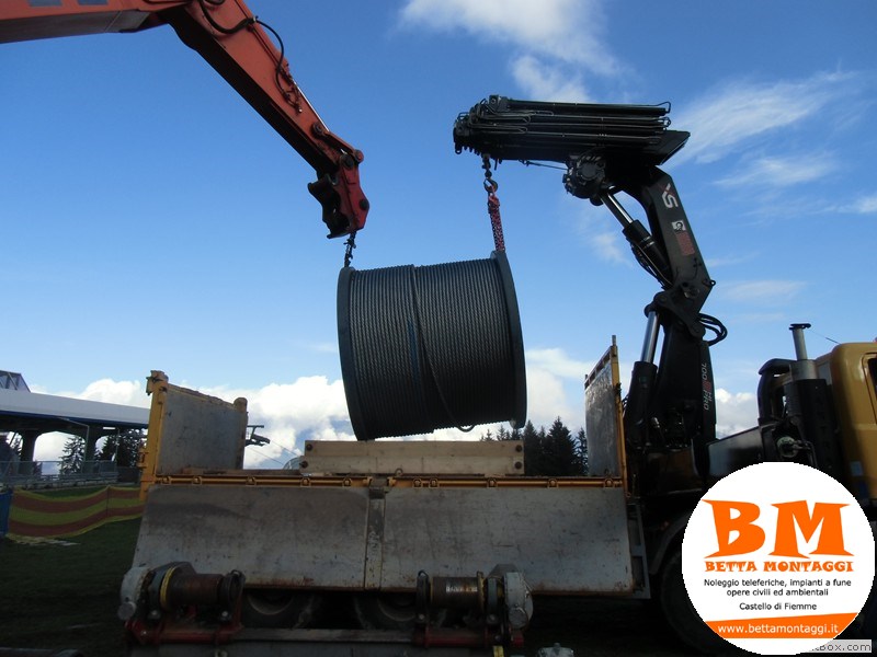 Camion Astra 8 x 8 con Gru Hiab 700 - Betta Montaggi Castello di Fiemme Trentino Dolomiti