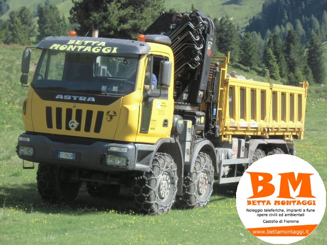 Camion Astra 8 x 8 con Gru Hiab 700 - Betta Montaggi Castello di Fiemme Trentino Dolomiti