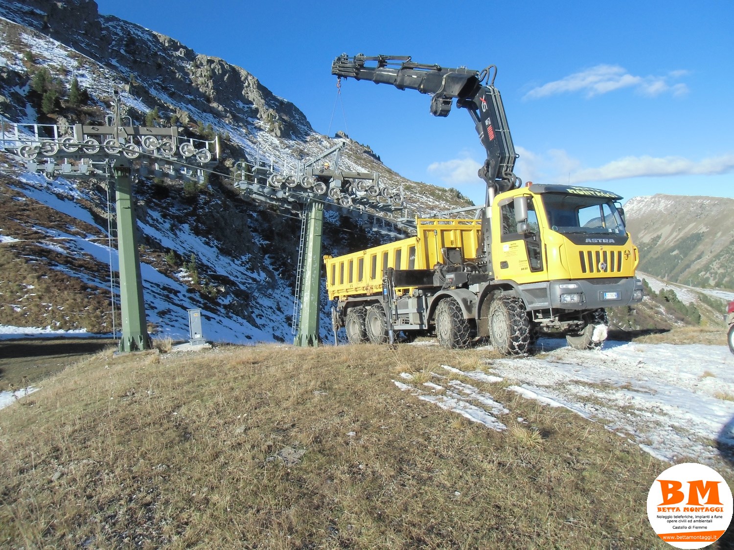 Camion Astra 8 x 8 con Gru Hiab 700 - Betta Montaggi Castello di Fiemme Trentino Dolomiti