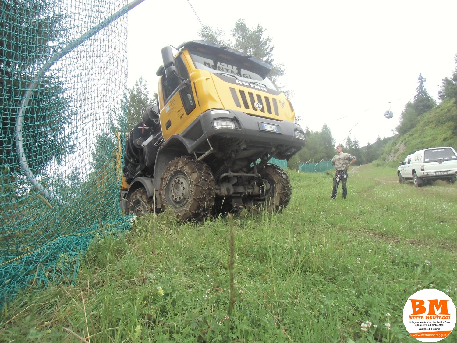 Camion Astra 8 x 8 con Gru Hiab 700 - Betta Montaggi Castello di Fiemme Trentino Dolomiti
